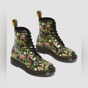 NEW Dr. Martens Women's 1460 Bloom Leather 8 Eye Boots, Black, Size 7